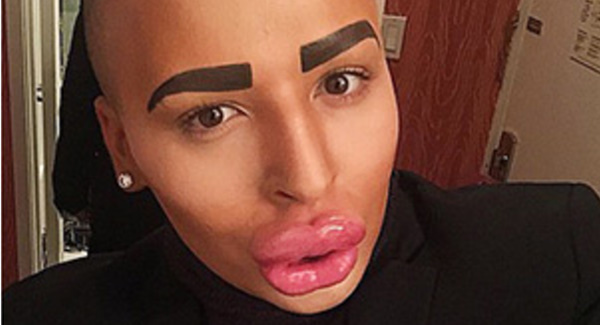 Fan bids to look like idol Kardashian