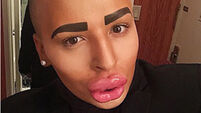 Fan bids to look like idol Kardashian