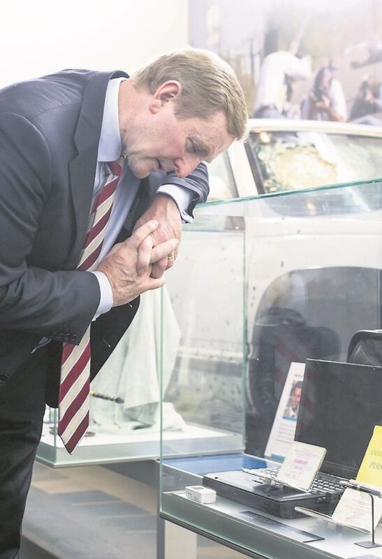 An Taoiseach Enda Kenny looking at Veronica Guerin’s pen at the Journalists’ Memorial in the Newseum museum of news in Washington