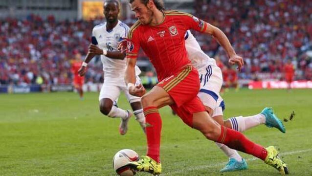 ‘Terrible’ Dutch on brink as Wales wait