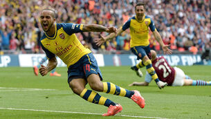 Arsene Wenger: Theo Walcott will stay