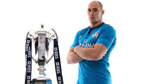 Foolish to write off Italy, warns powerful Parisse