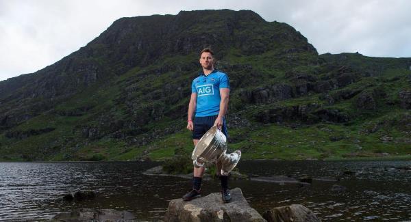 Black &amp; White numbers for Jim Gavin