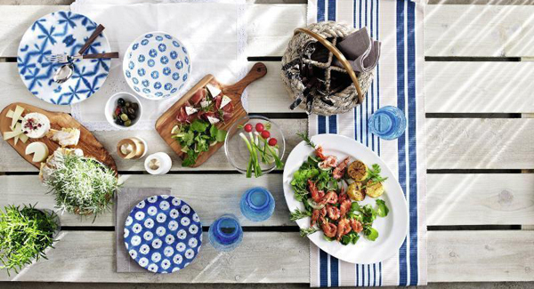 Entertaining outside has its own rules