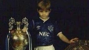 Steven Gerrard lifts the league title - for Everton!