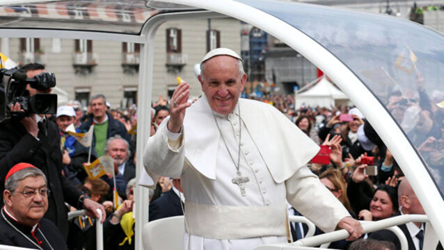 Praise cheeses! Pope accepts pizza delivery to his speeding popemobile