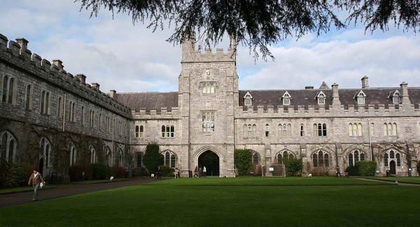 Student leaders to fight closure of UCC's Old College Bar