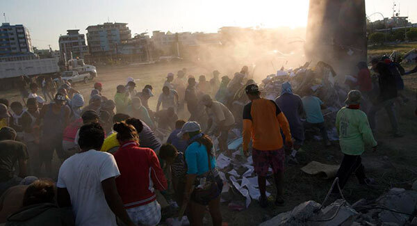 Aftershock rattles earthquake-hit Ecuador