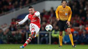 Arsenal wait on Alex Oxlade-Chamberlain scan after injury against Barcelona