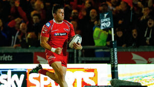 Super Scarlets sink Leinster