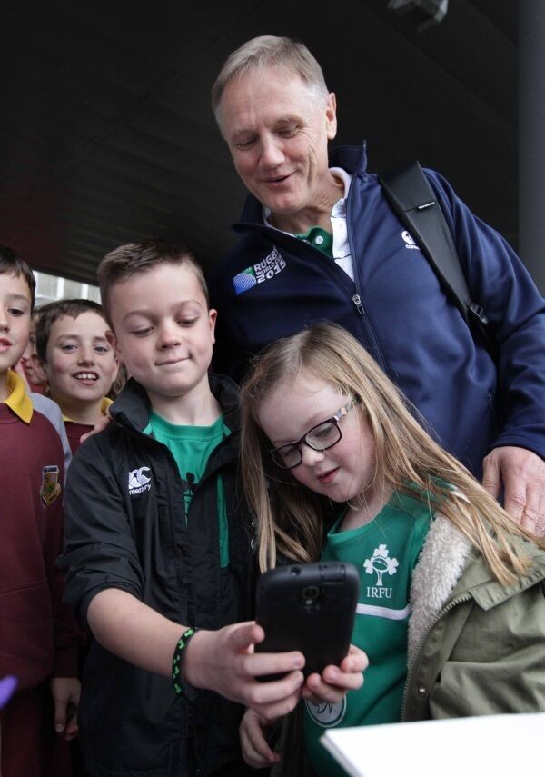 Irish rugby team coach Joe Schmidt takes a ’selfie’ with Charlie (8) and Tess Foy (6) from Mullingar at Dublin Airport Irish rugby team coach Joe Schmidt takes a ’selfie’ with Charlie (8) and Tess Foy (6) from Mullingar at Dublin Airport