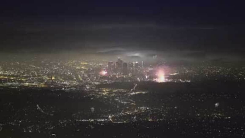 Watch the skies over Los Angeles light up with Fourth of July fireworks Watch the skies over Los Angeles light up with Fourth of July fireworks