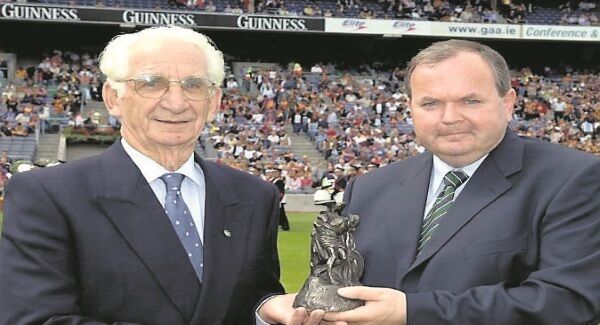 Smyth in 2005 receiving the Leinster Hall of Fame Award from then Leinster chairman Liam O’Neill.