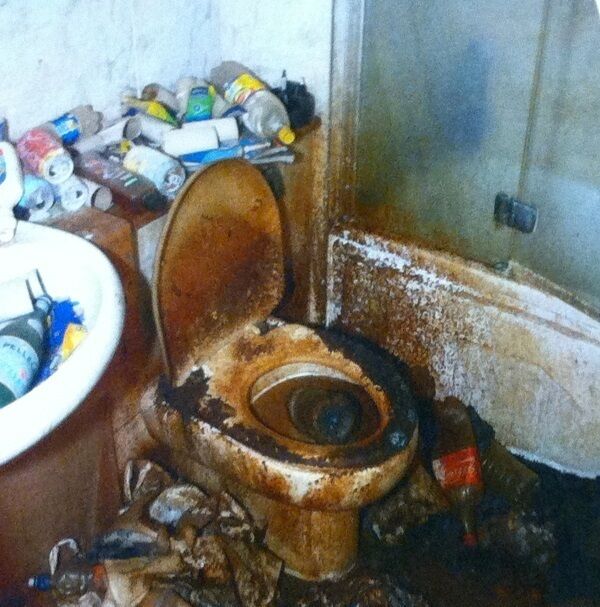 A supplied image of the bathroom.