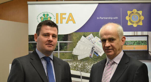 Colin Connolly of the Rural Crime Prevention Executive within the IFA with IFA president Eddie Downey