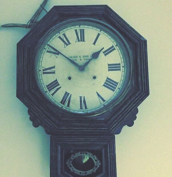 Railway Time Keepers’ clock stolen from Dick Mack’s in Dingle.