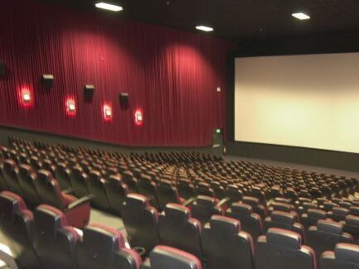 Cineplex Chain Uci Records 1 1m In Profits