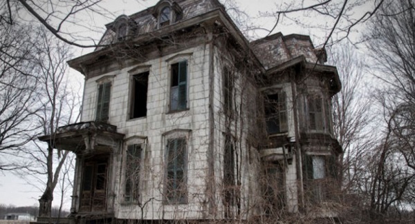 There's something very creepy about this house for sale in Mayo