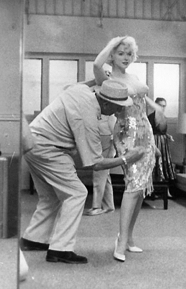 Orry-Kelly dressing Marilyn Monroe in ‘Some Like it Hot’