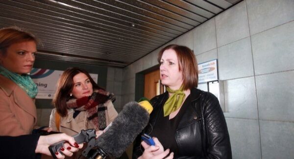 AGSI president Antoinette Cunningham speaks to the media in Phibsboro Tower before talks yesterday.