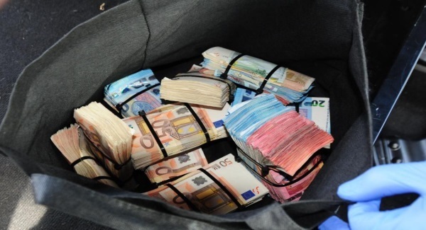 Gardaí seize €200k in cash concealed in car