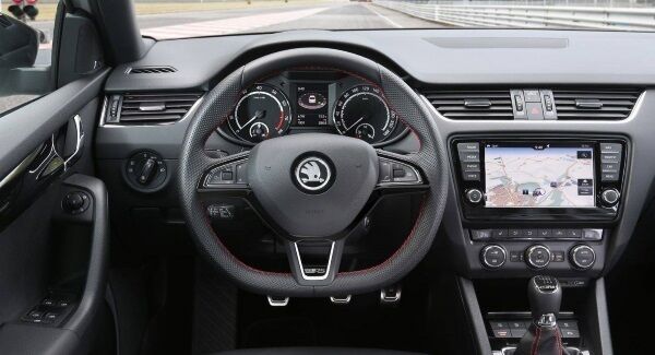 Skoda Octavia vRS has a a specification package which is top drawer and includes all sorts of goodies to further sweeten buyers towards the car which will make that daily grind all the more bearable.
