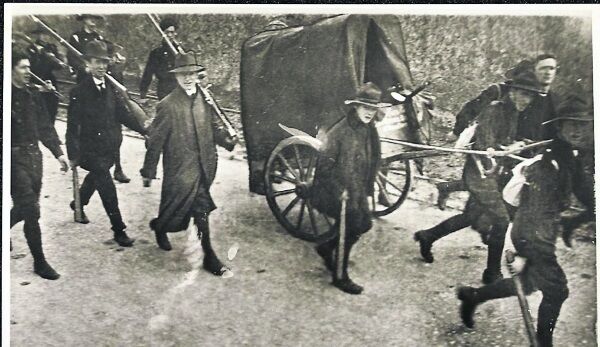 Fianna Éireann and Irish Volunteers transporting guns landed at Howth on July 26, 1914. The Fianna played an important role in helping out handing out guns from the boat to the Volunteers.