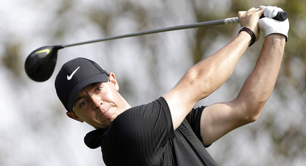 Rory McIlroy survives putter stutter