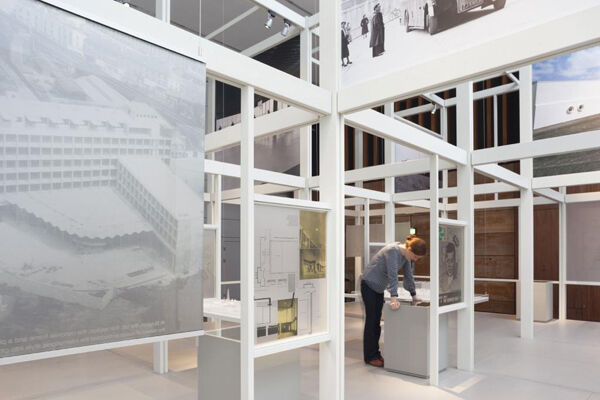 The building of Ardnacrusha power plant represents the exhibition’s electricity project and the decade o f the 1920s.