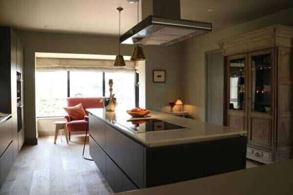 Niamh worked with Kube Kitchens to create an atmospheric yet contemporary space in this new build in Kinsale.