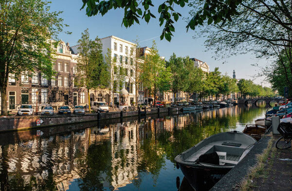 With a mild climate and a city centre that is exceptionally easy to navigate on foot, Amsterdam is a fantastic mini-break destination for those in love.