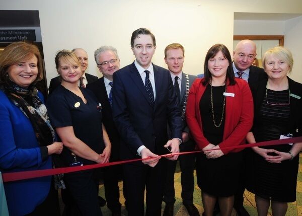 Simon Harris cuts the ribbon with, from left, MEP Deirdre Clune; Kathryn Reid, injury unit; David Stanton TD; Dr Gerard McCarthy, Mallow/ CUH; Seamus McGrath, Cork County mayor; Claire Crowley, hospital manager; Kevin O’Keeffe TD; and Brenda Herlihy, director of nursing.