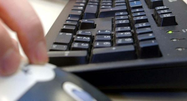Man tells girlfriend that internet date woman is 'burglar'