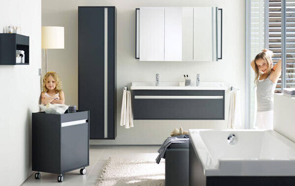 Christian Werther’s Ketho in Graphic black or the new Fogo line by Seiger both by Duravit, are well priced for first timers. Prices from €250. Download the brand new Badmagazin at www.duravit.com/inspiration