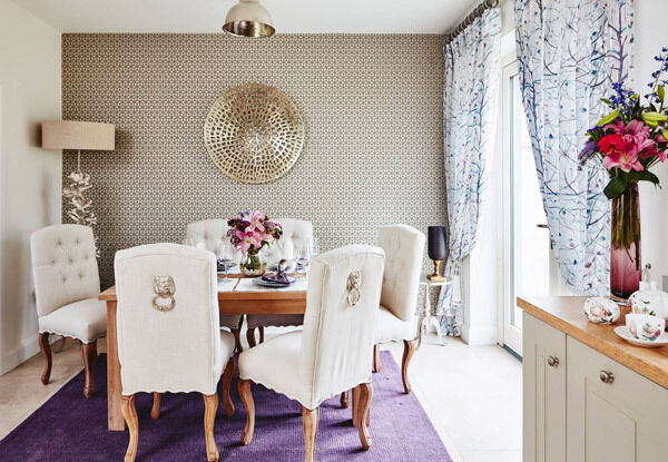 Lorna adds accent colours through handmade curtains, and by coordinating cushions in a mix of linen, silk and velvets, or with dramatic wall art or piece of statement furniture.