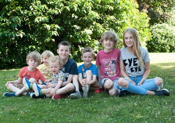 Jen Hoganâs seven children. Jen Hoganâs seven children.