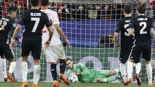 De Gea to the rescue in snore in Seville
