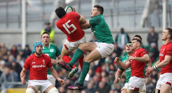 Ireland’s Jacob Stockdale and Wales’ Leigh Halfpenny contest for the ball. Photo: INPHO/Tommy Dickson Ireland’s Jacob Stockdale and Wales’ Leigh Halfpenny contest for the ball. Photo: INPHO/Tommy Dickson