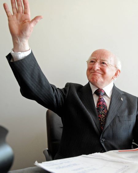 Higgins defends attendence at prison play