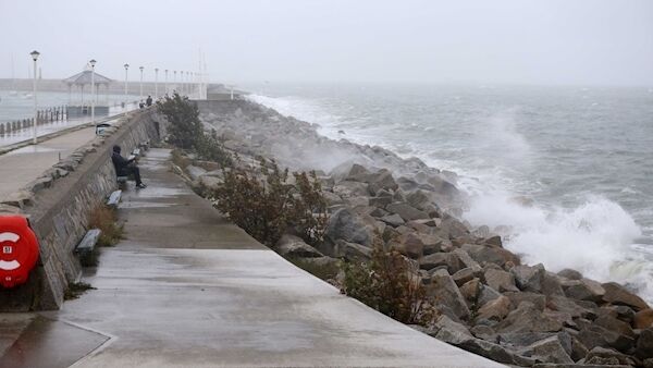The waves bounce of the rocks at Dun Laoghaire pier in Dublin. Photo: Sam Boal/RollingNews.ie