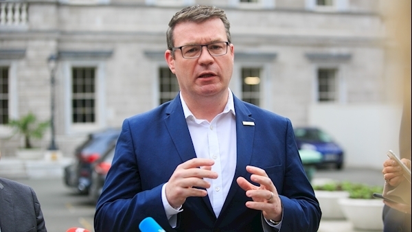 Alan Kelly accuses Greens of refusing to 'put their shoulder to the wheel'