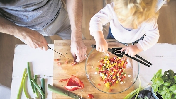 How to cook with your kids at home eat up the time off