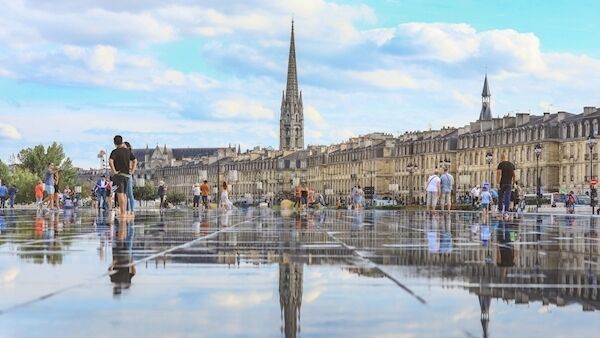 Bordeaux's Palais de la Bourse and the Miroir d'Eau