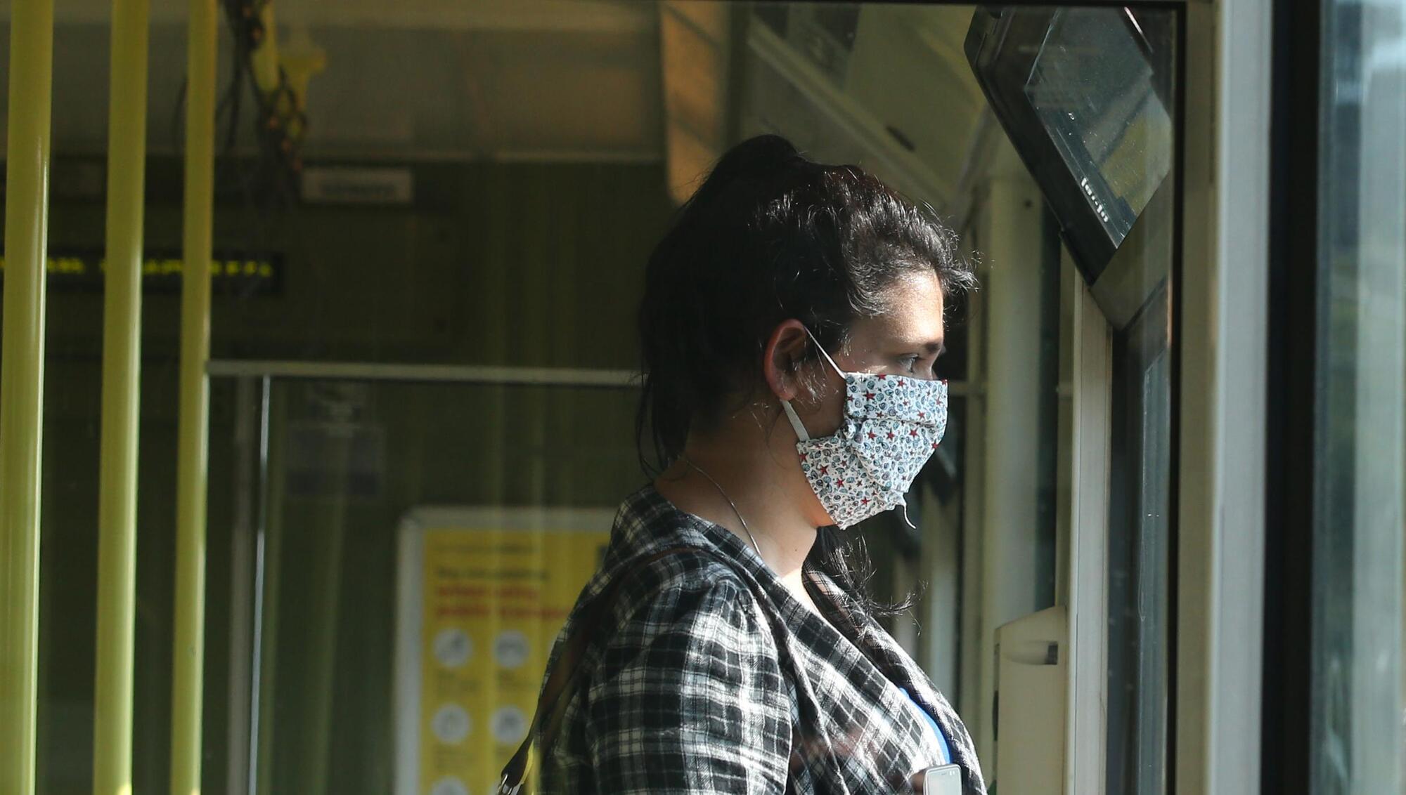 Deaf support group contacts NPHET over face masks, saying it hinders those who rely on lip-reading