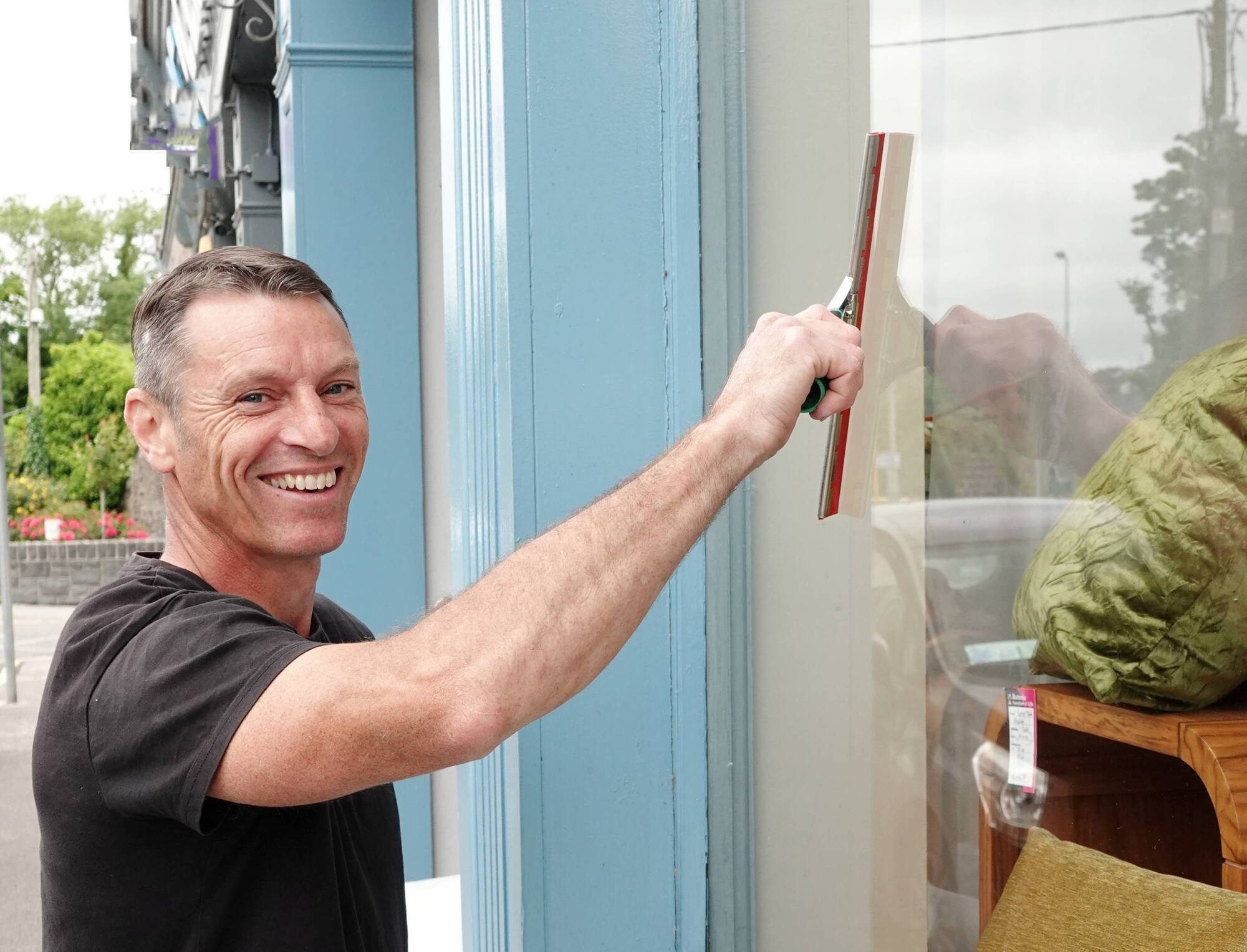 Cleaning windows? Here's how to get a professional finish 