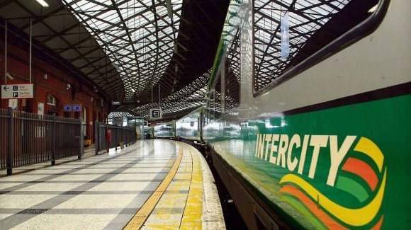 Irish Rail apologises for lack of social distancing on train 