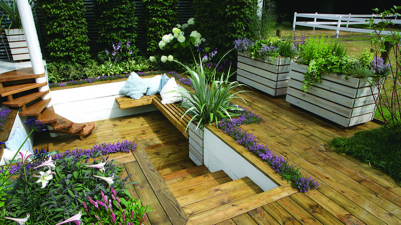 We show you how to care for outdoor wooden surfaces
