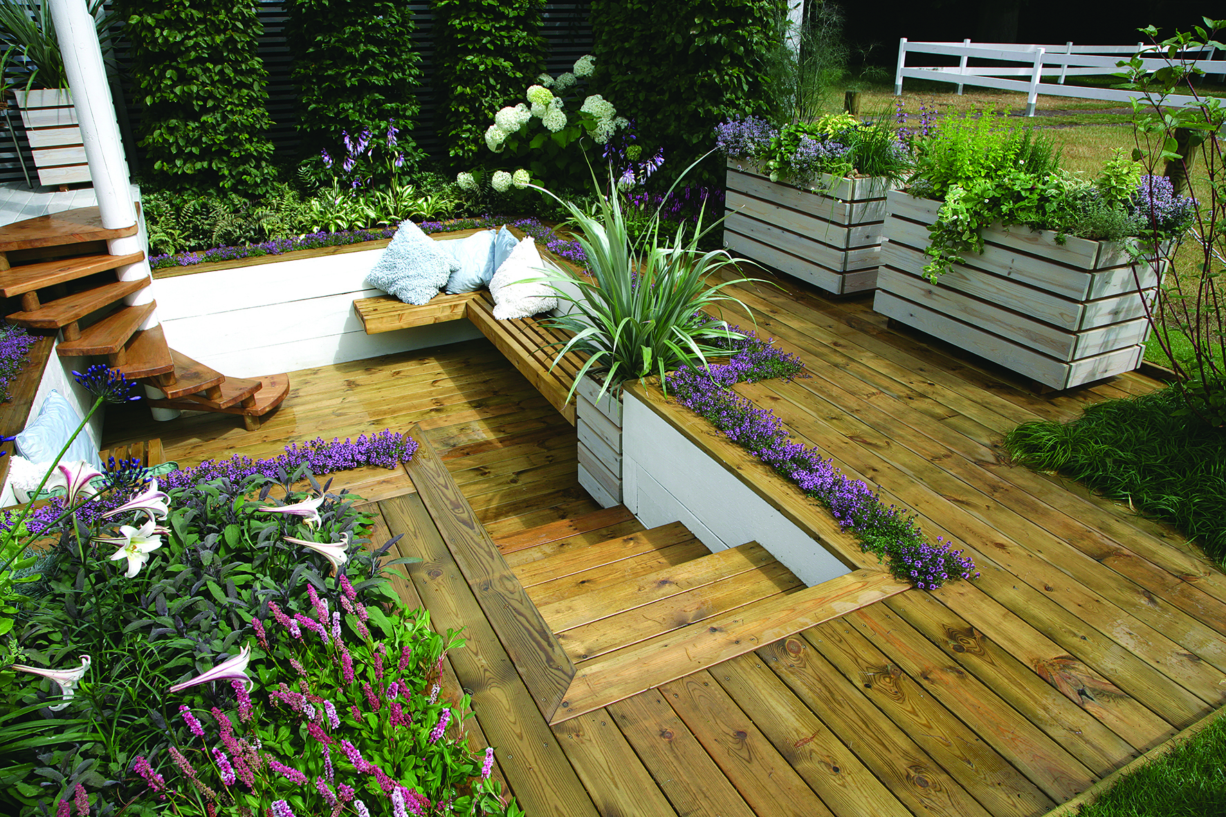 We show you how to care for outdoor wooden surfaces