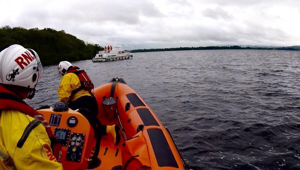 Earlier today @LoughDergRNLI assisted 6 adults on a 42ft cruiser aground at the southern end of the Corakeen Islands, in Dromineer Bay. Picture: RNLI Twitter