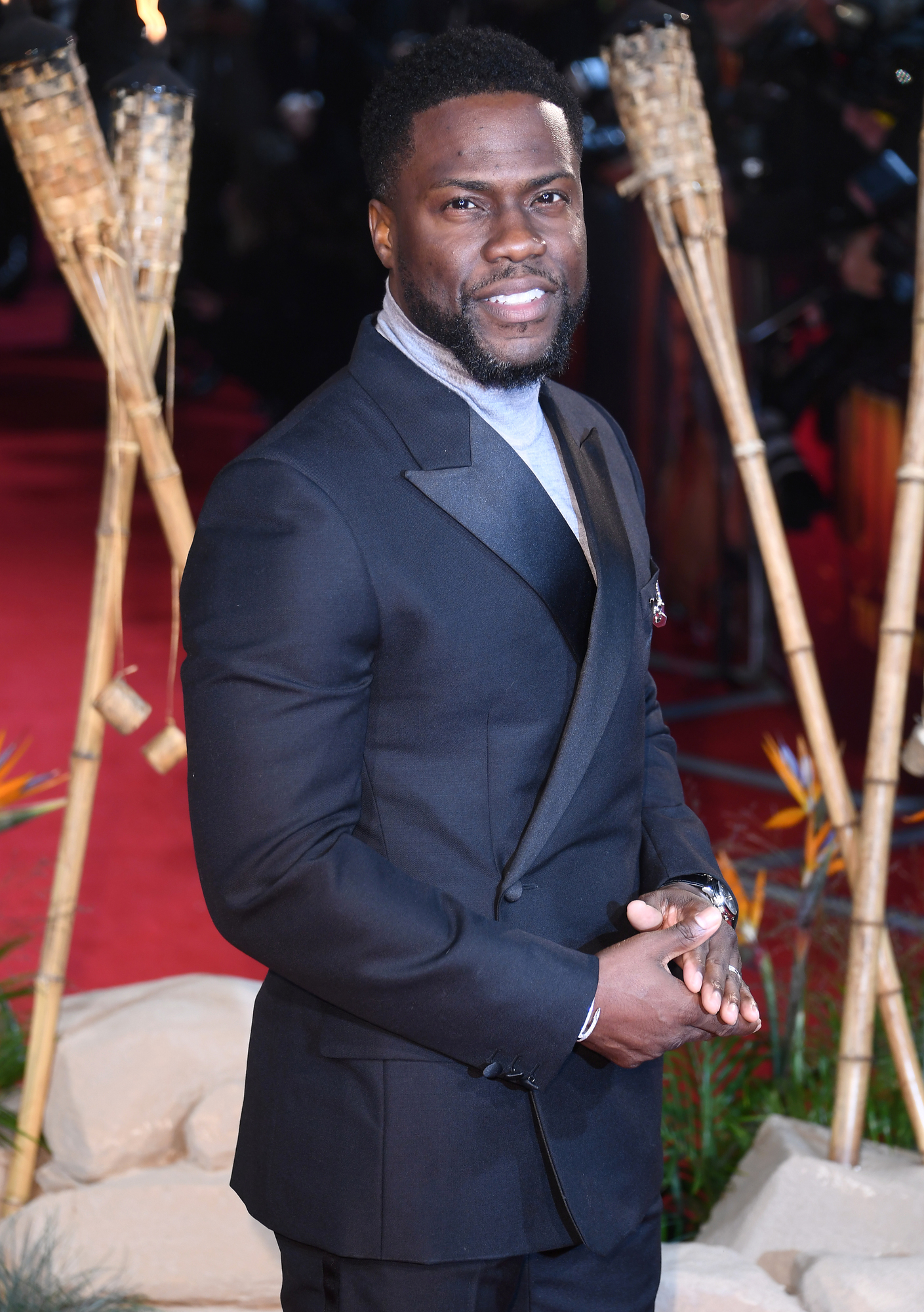 Kevin Hart latest star to defend Ellen DeGeneres amid talk show controversy